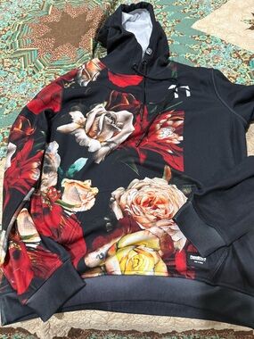 Fresh Hoods floral 11 hoodie
Size Large